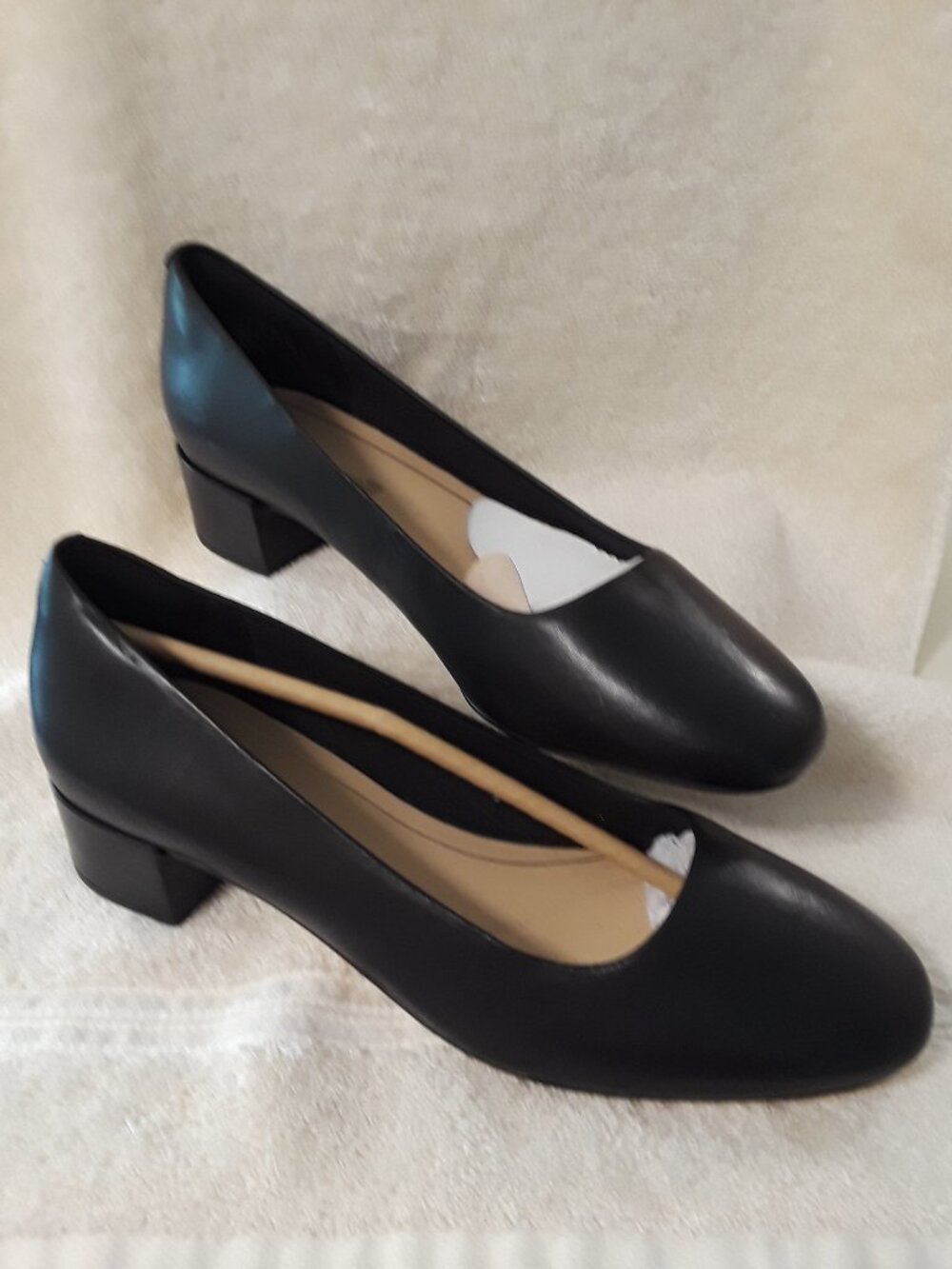 Clarks Orabella Alice Black Leather Pump NWOB Cushion Plus 8.5M Work 1.5in Heel - Picture 8 of 8